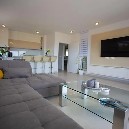 Apartment A&d Deluxe Penthouse Dani Promajna